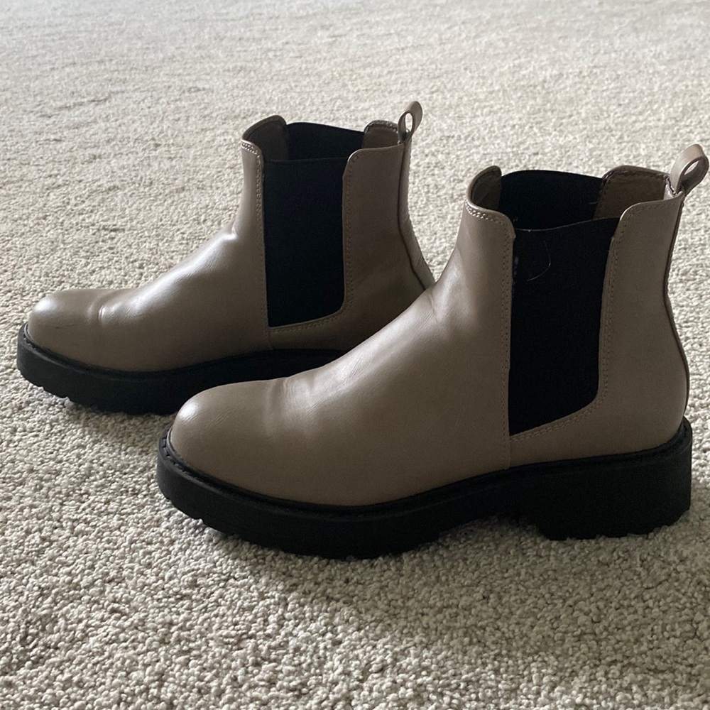 Cute mini boots!